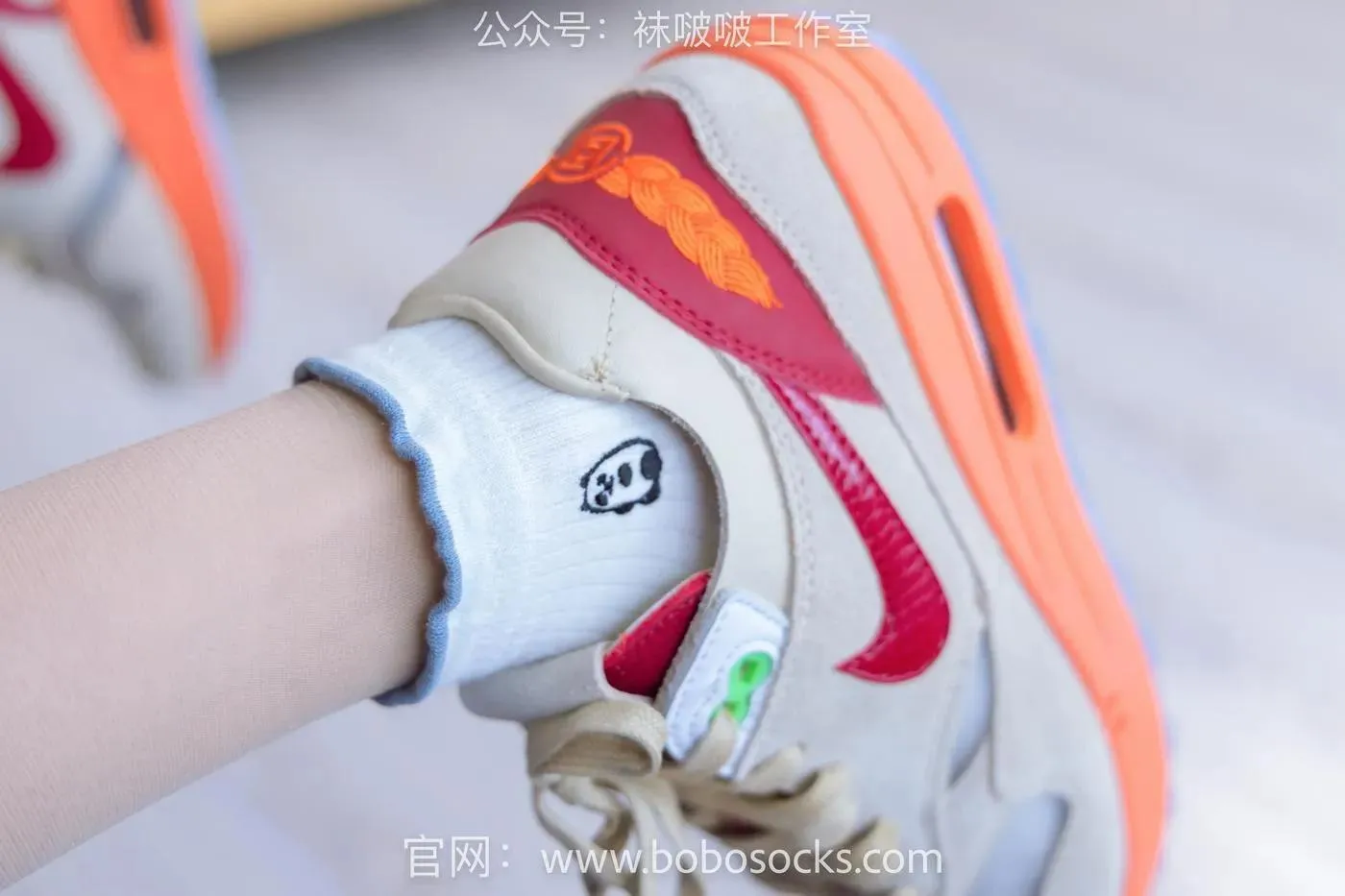 [BoBoSocks袜啵啵]NO.118 稚予-运动鞋、白棉袜、肉丝、踩小熊玩偶 [140P]插图1